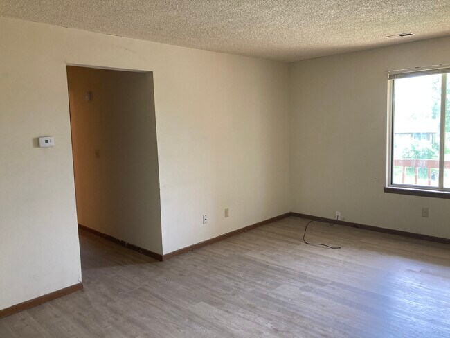 Building Photo - 722 Gordon Smith Blvd