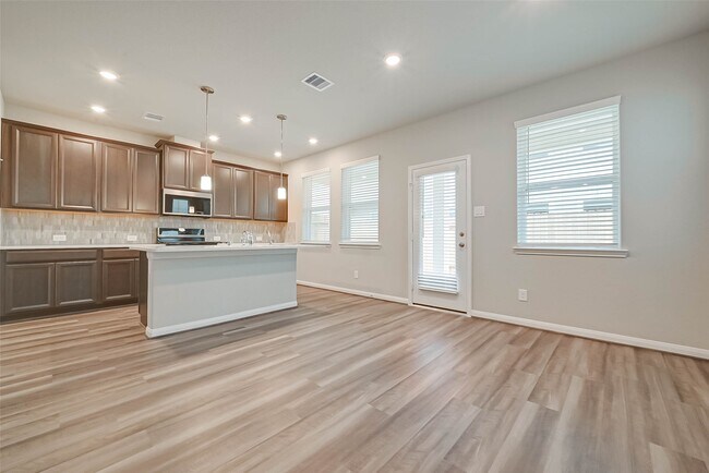 Building Photo - 16108 Oregon Oak Dr