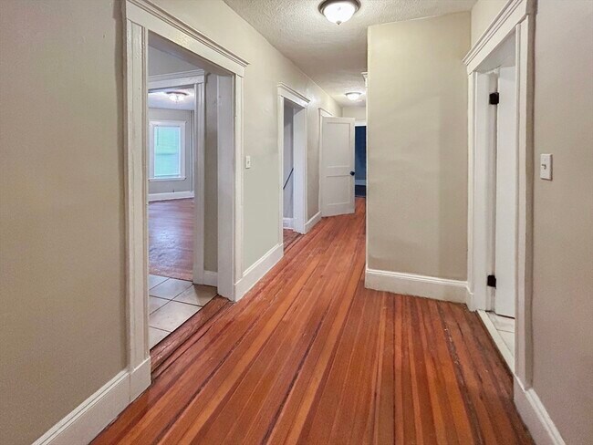 Building Photo - 63 Draper St