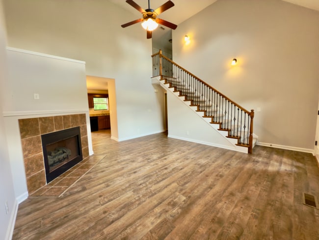 Building Photo - 638 Hidden Valley Dr