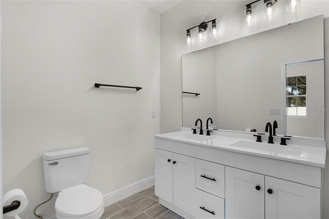 Building Photo - 2211 Simmons Ave