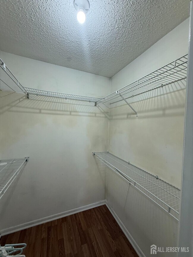 Building Photo - 1 Carriage Pl