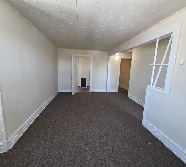 Building Photo - 19 S 12th St