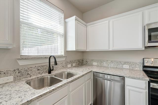 Building Photo - 1413 Ravenwood Dr