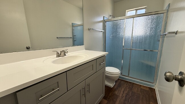 Building Photo - "Charming 2-Bed, 2-Bath Oasis in Phoenix - Your Cozy Retreat Awaits!"