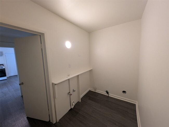 Building Photo - 502 E 2nd St