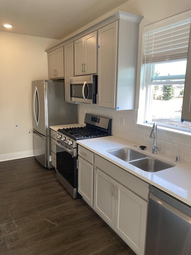 Building Photo - W218N16046 Tiger Lily Dr