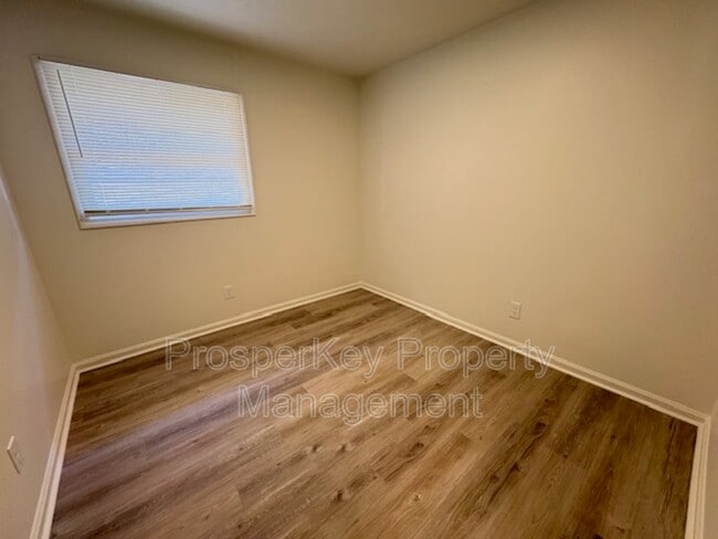 Building Photo - 2236 Danbury Dr