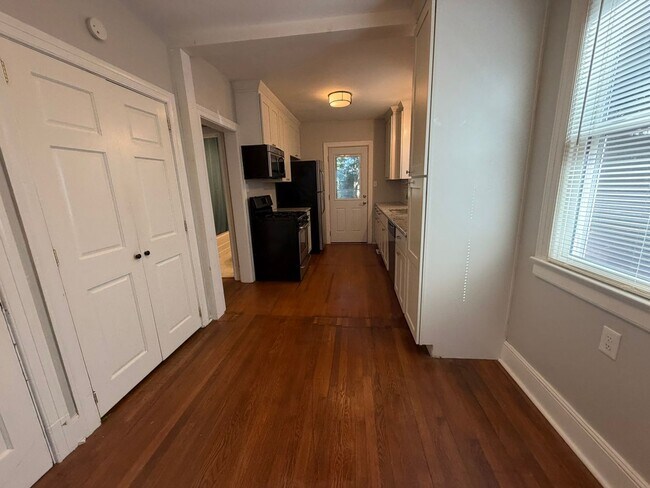 Building Photo - 208 Woodland Dr