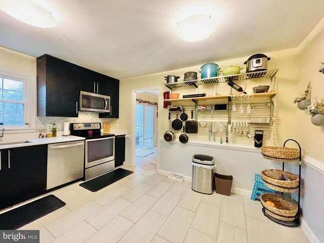 Building Photo - 3103 Titanic Dr