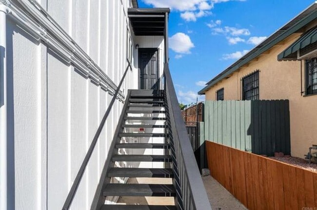 Building Photo - Spacious Remodeled Home with Separate Apar...