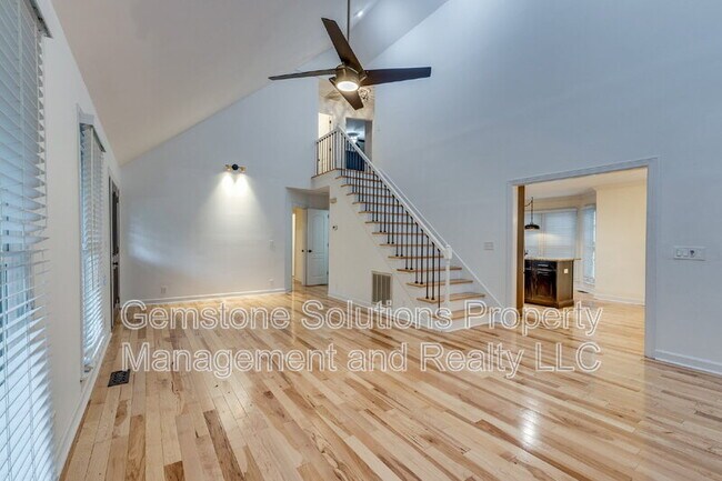 Building Photo - 221 Adams Ct