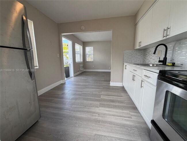 Building Photo - 2300 Douglas St