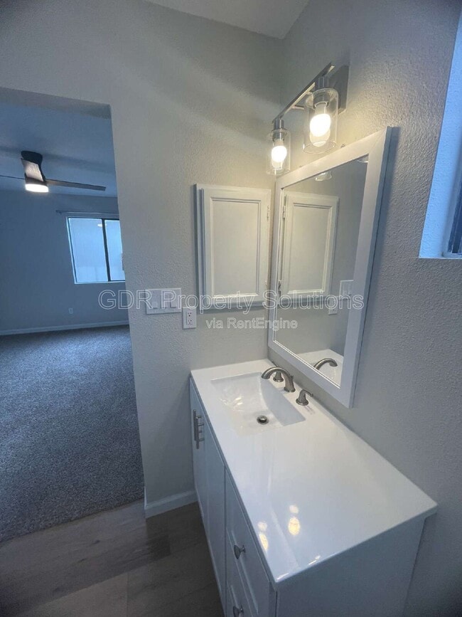 Building Photo - 4733 Platinum Dr NE