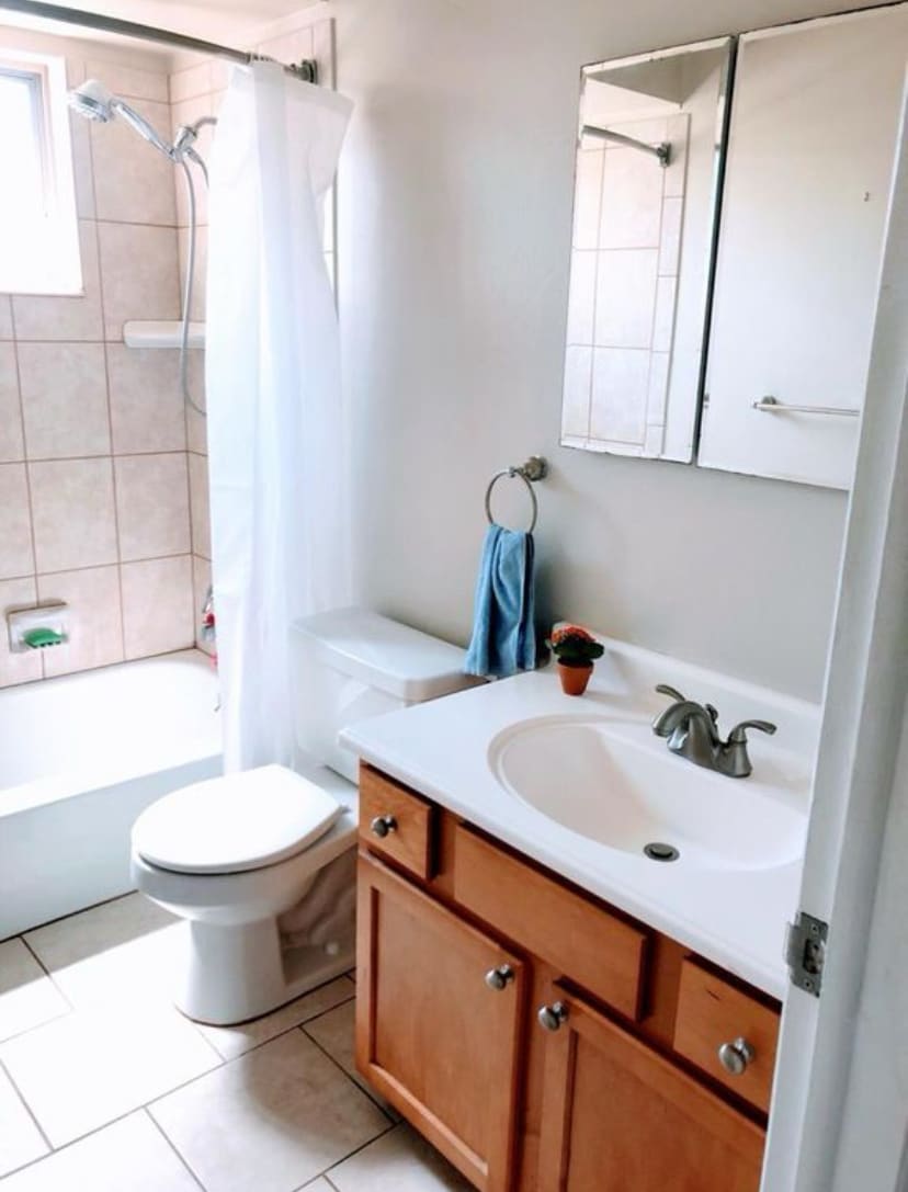 Building Photo - 1924 Axtell Dr