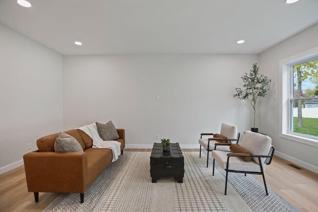 Building Photo - 614 6th St NW