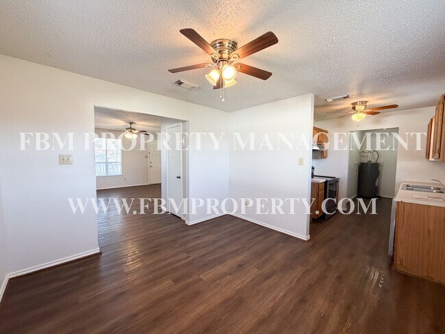 Building Photo - 493 Bryant Ave