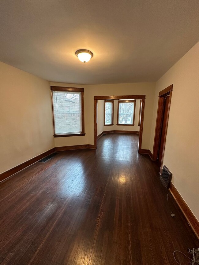 Building Photo - 2733 N Francisco Ave