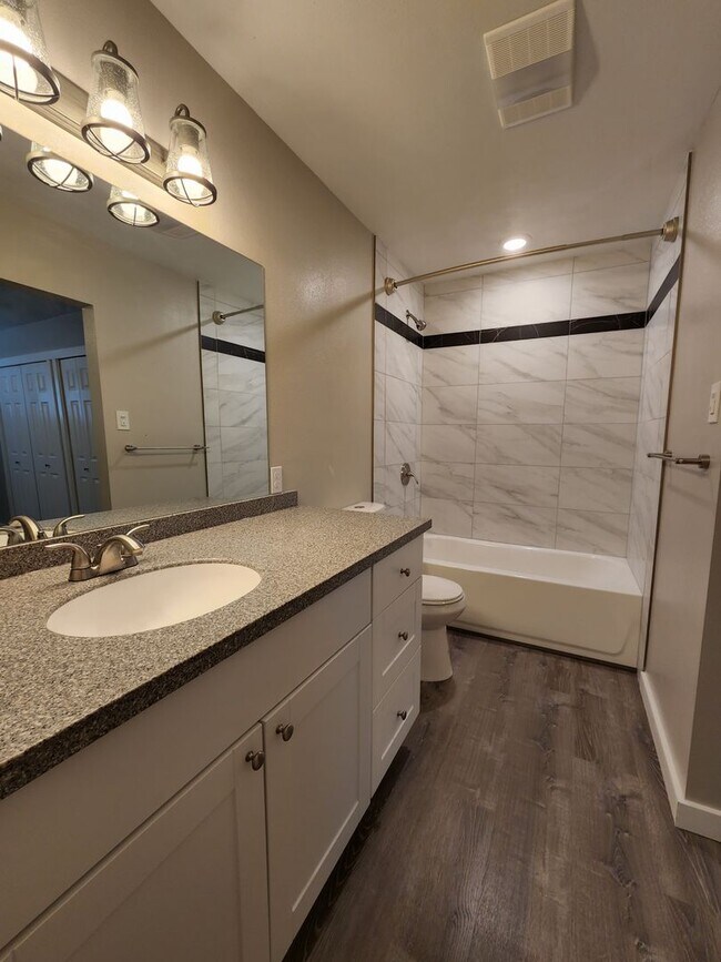 Building Photo - Stunning 2 Bedroom 2 Bathroom Home In Paye...