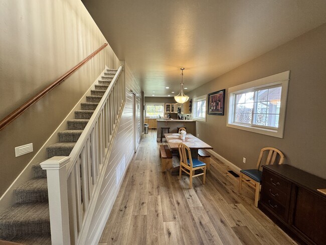 Building Photo - 813 N 15th Ave