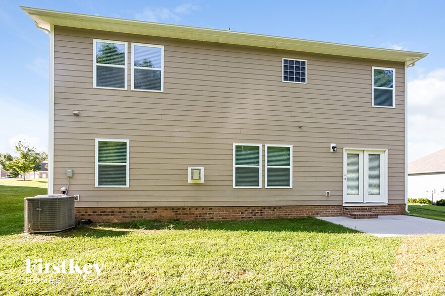 Building Photo - 4018 Martele Dr