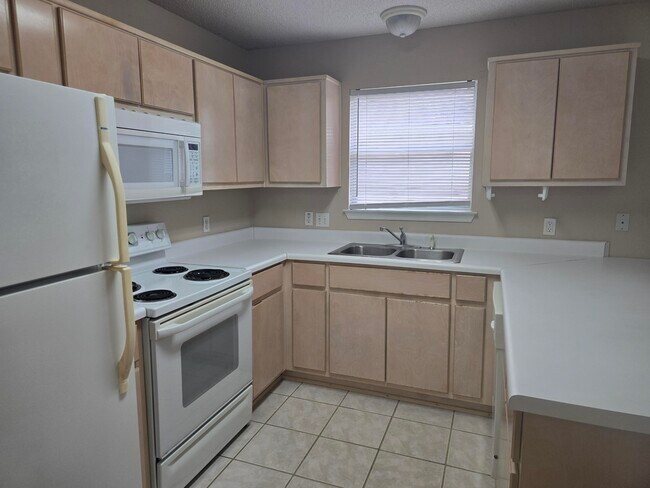 Building Photo - 7720 Lola Cir