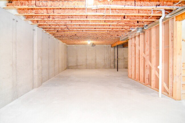 Building Photo - 2220 Blue Stem Ln