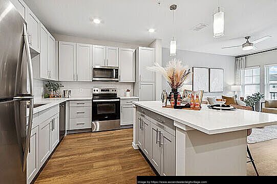 Building Photo - 16200 Ascend Vlg Ln
