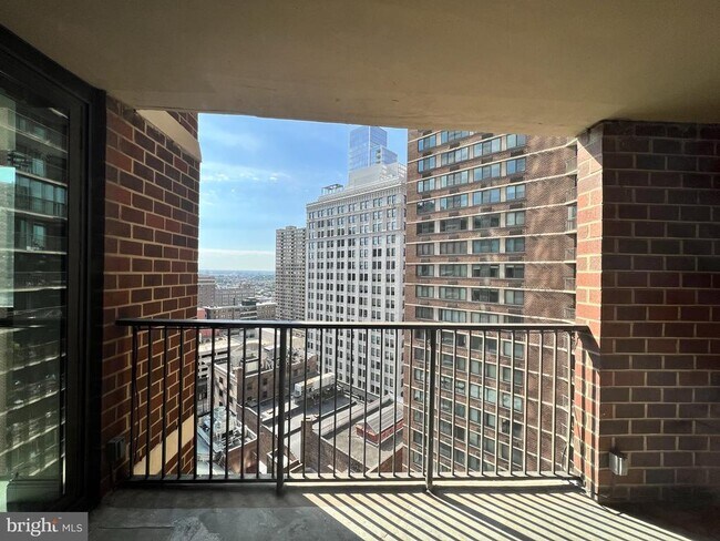 Building Photo - 1420 Locust St