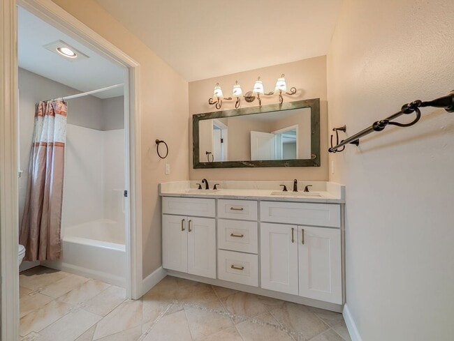 Building Photo - Modern and Elegant 3 Bed 2.5 Bath Home Featuring Luxury Finishes & 3-Car Garage!