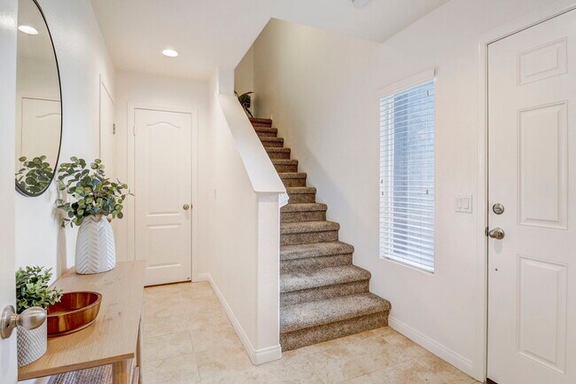 Building Photo - 3504 Shoreline Bluff Ln