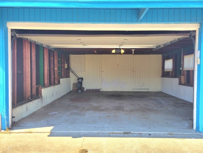 Building Photo - 799 Pepper Dr