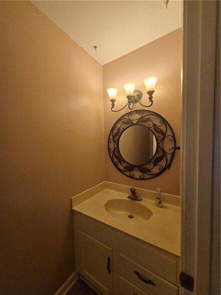 Building Photo - 641 Jefferson Heights Ave