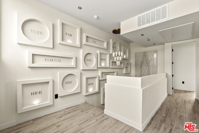 Building Photo - 1021 N Ogden Dr