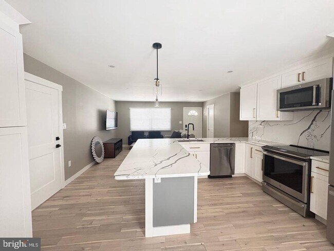 Building Photo - 13223 Hawthorn Ln