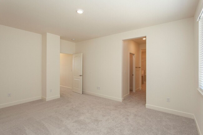Building Photo - 6049 Red Sun Dr