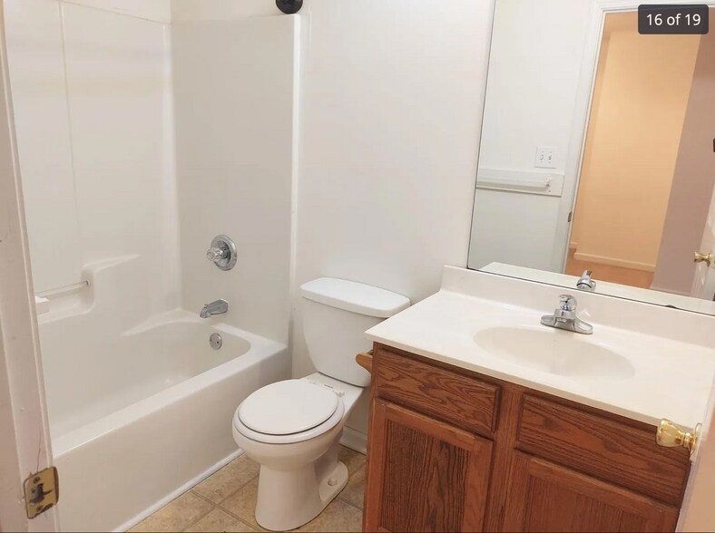 Building Photo - 122 Bach Dr