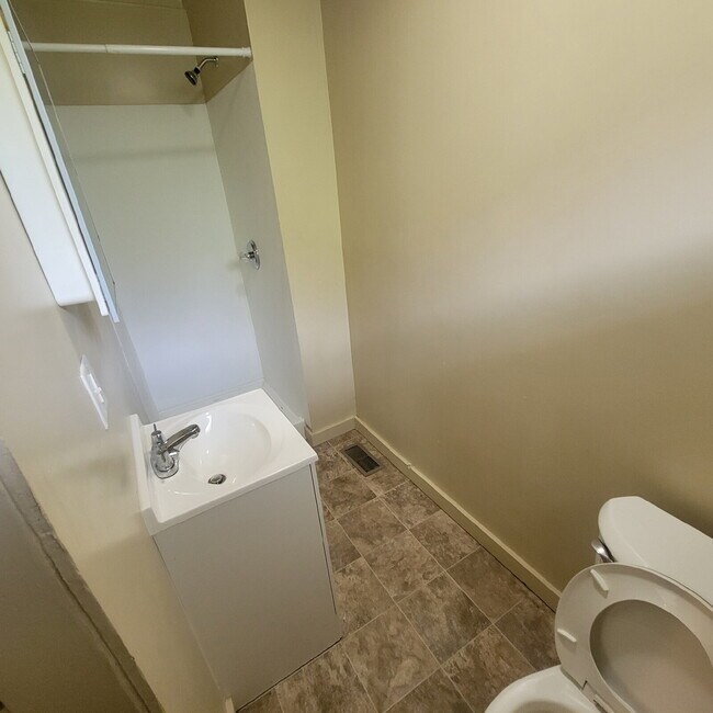 Building Photo - Christian Park 3BR/2BA House w/Fenced Backyard!