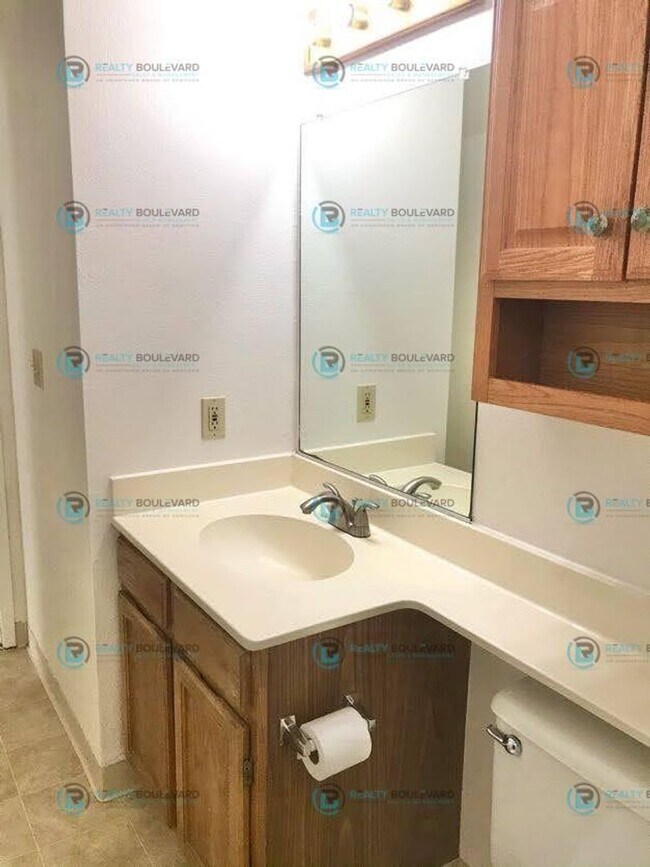 Building Photo - 3BR/2BA Single-Story with Backyard, RV Par...