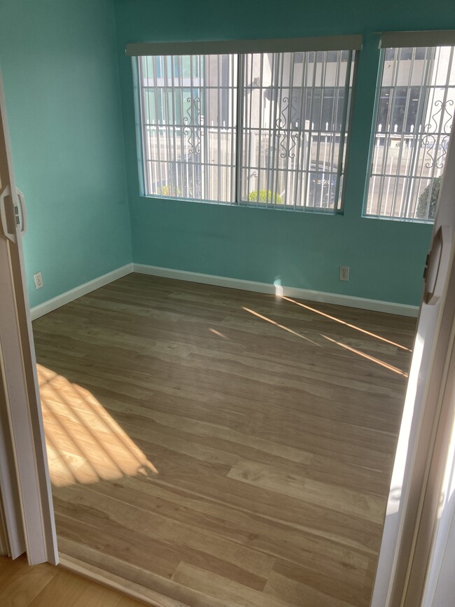 Room in front/bedroom#1 - 6412 Fountain Ave