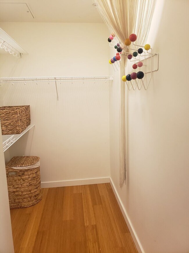 Building Photo - Furnished Condo in Overlook Neighborhood!