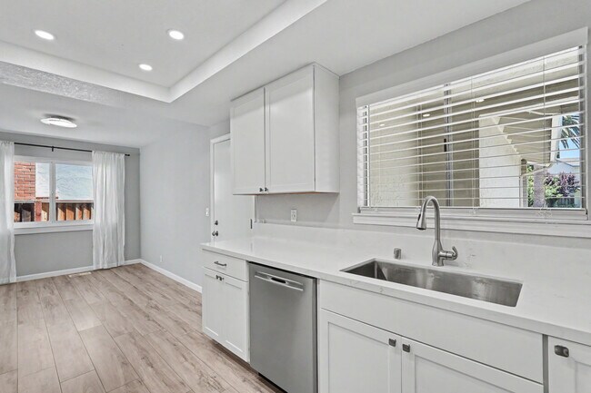 Building Photo - 3143 Shriver Dr