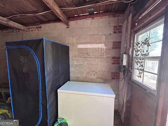 Building Photo - 601 Heard