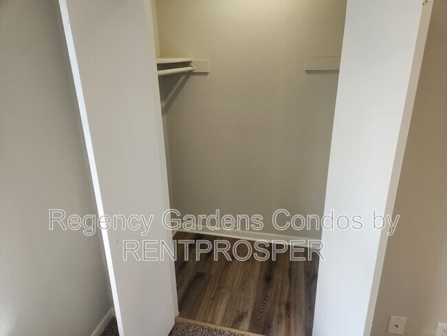 Building Photo - 5545 Devonbriar Way