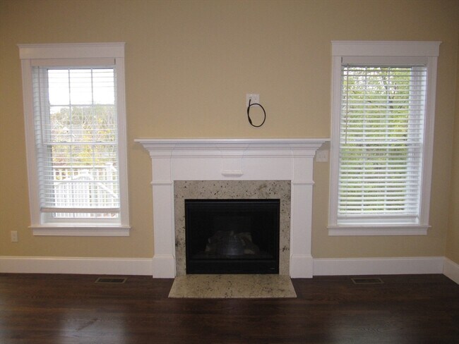 Building Photo - 15 Hialeah Ln