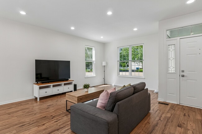 Building Photo - 1329 Amaranth Dr