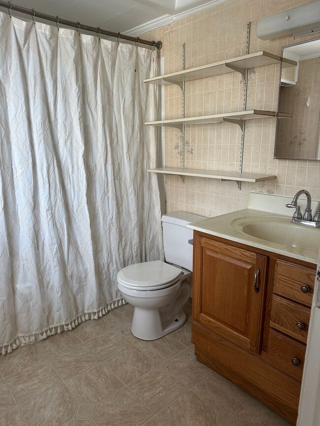 Building Photo - 18 W Whitlock Ave