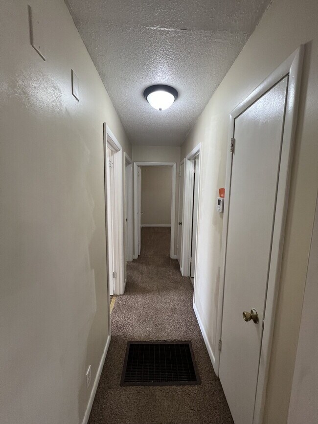 Building Photo - 621 Dover Rd