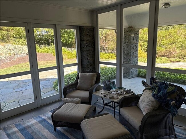 Building Photo - 167 Walcott Ave