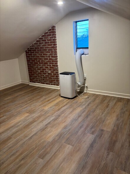 Building Photo - 1136 Betty Ln